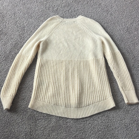 Banana Republic Cream Sweater - Size Medium -Like New - Picture 4 of 4